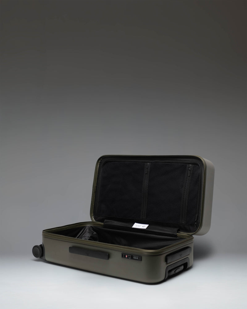 Herschel Heritage Hardshell Medium Luggage in Ivy Green.