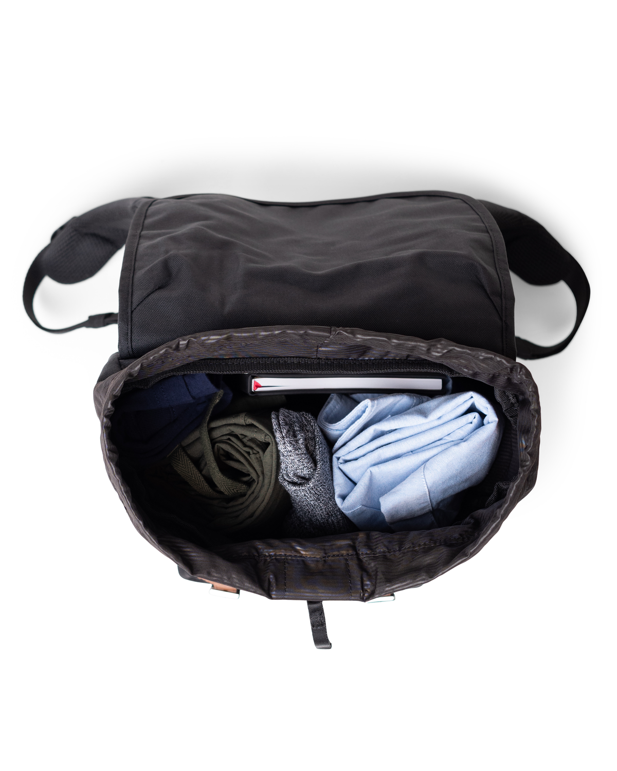 Herschel Little America Mid backpack features, highlighting its contoured shoulder straps, padded mesh back, and expandable dual water bottle pockets.