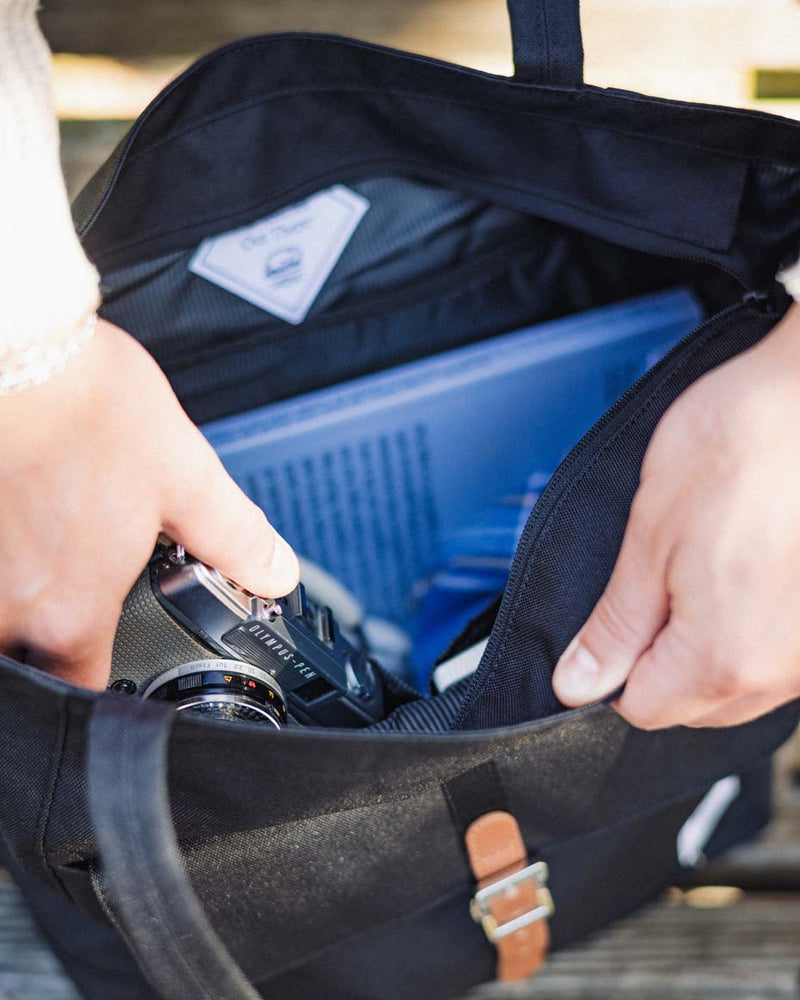 Herschel Supply Co. Retreat Totes displayed in a variety of available colors and patterns.