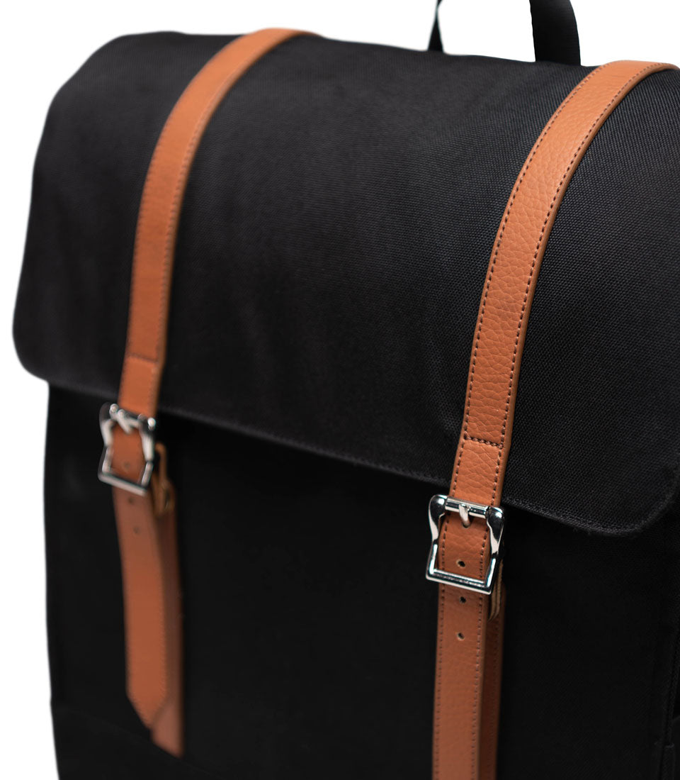 Herschel Survey Backpack features a clean, minimalist design with a clip-fastened flap closure, ideal for everyday city commutes.
