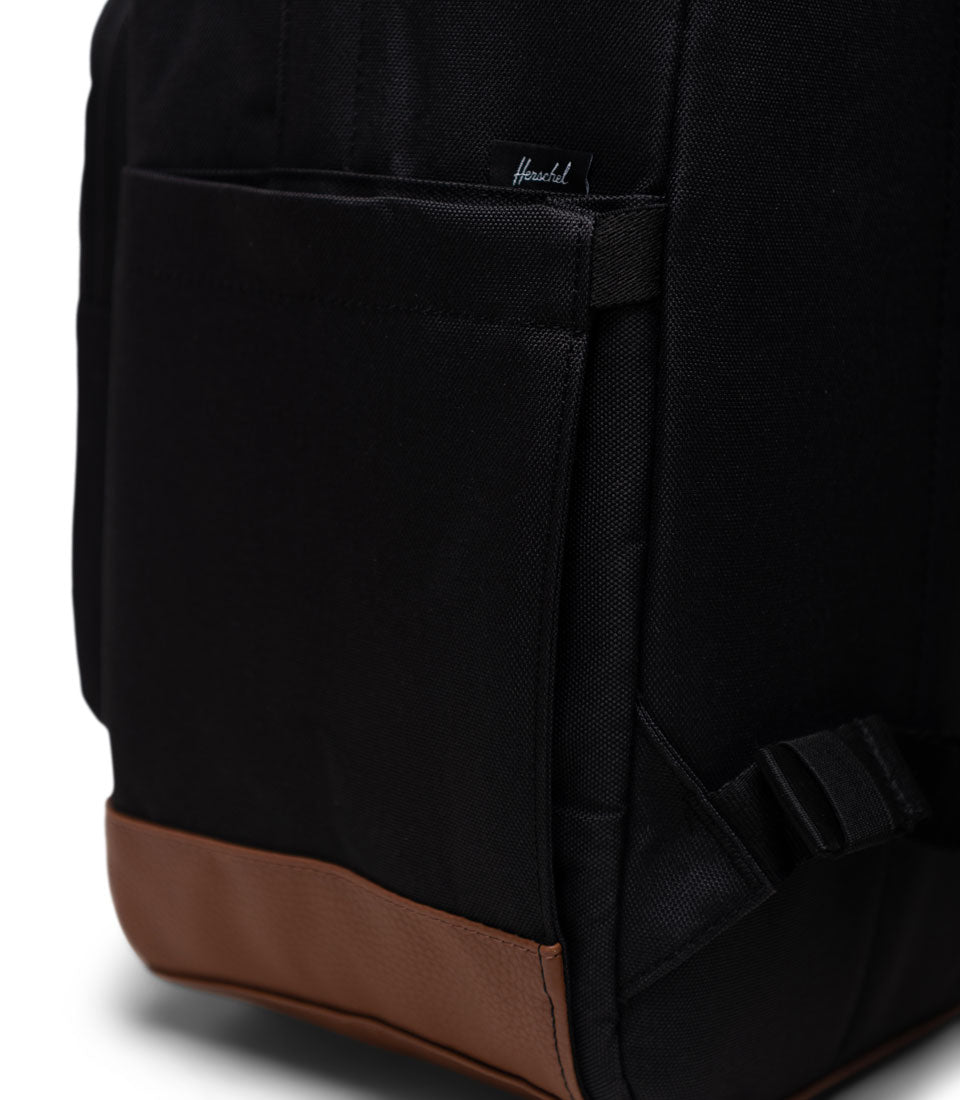 Herschel Supply Co. Pop Quiz Backpack size guide chart showing dimensions 17.5 in x 11.75 in x 6 in and a 22L gear capacity.