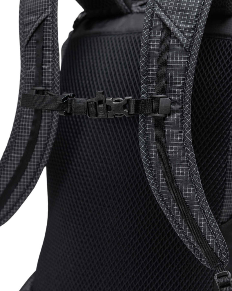 Herschel Supply Co. Ultralight Backpack 22L size guide chart showing dimensions: 18.00 in H x 10.25 in W x 5.25 in D.
