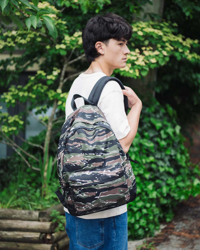 A lineup of Herschel Classic XL Backpacks showcasing all available color options.