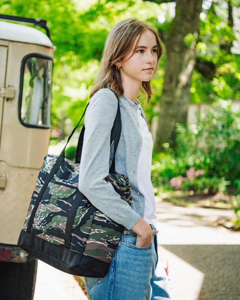 Herschel Heritage Tote featuring all available color options displayed side by side.