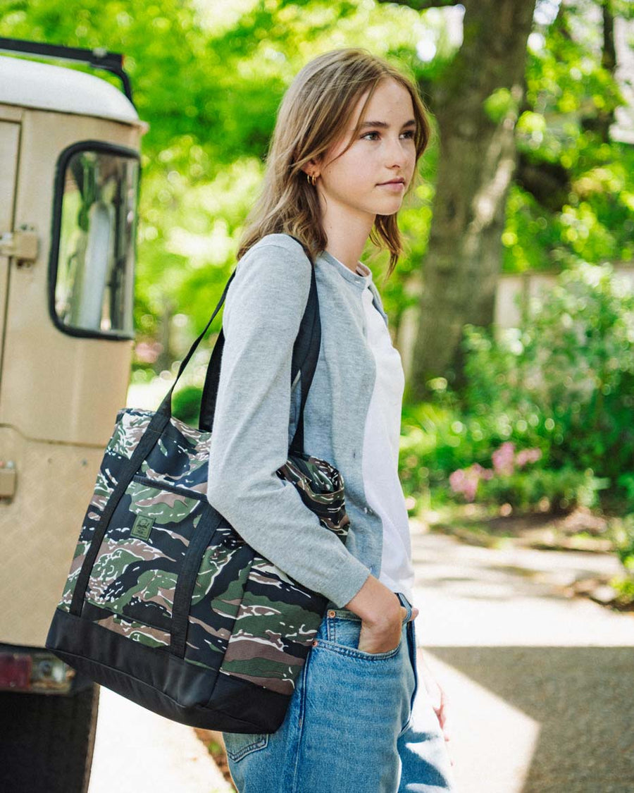 Herschel Heritage Tote featuring all available color options displayed side by side.