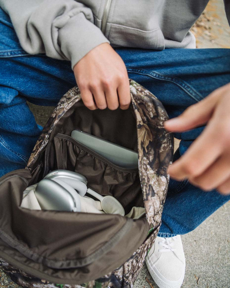 Based on the URL provided, the image shows all color options for a product lineup rather than a specific size guide chart.

Herschel Classic XL Backpack color options overview showcasing a grid layout of all available colors and patterns for the collection.