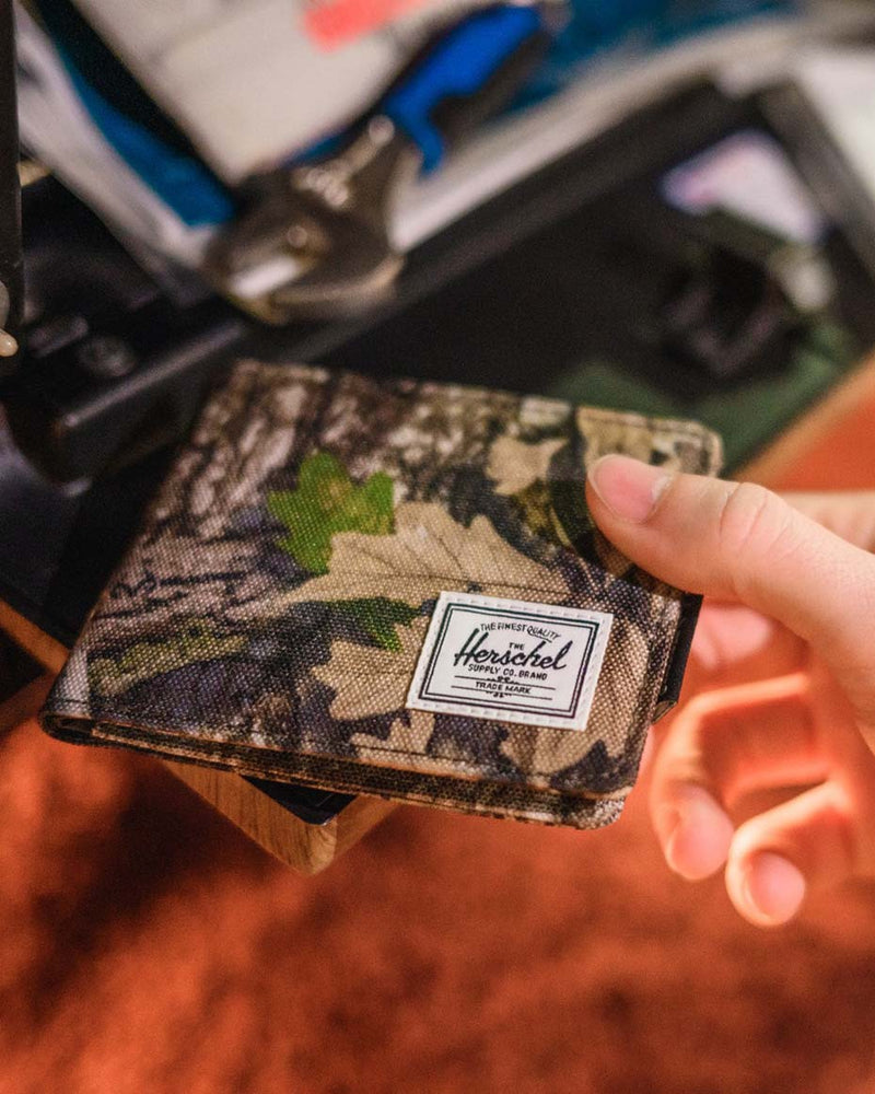 Herschel Supply Co. Realtree Roy Wallet dimensions chart. One size: 3.5 inches height, 4.5 inches width, 0.5 inches depth.