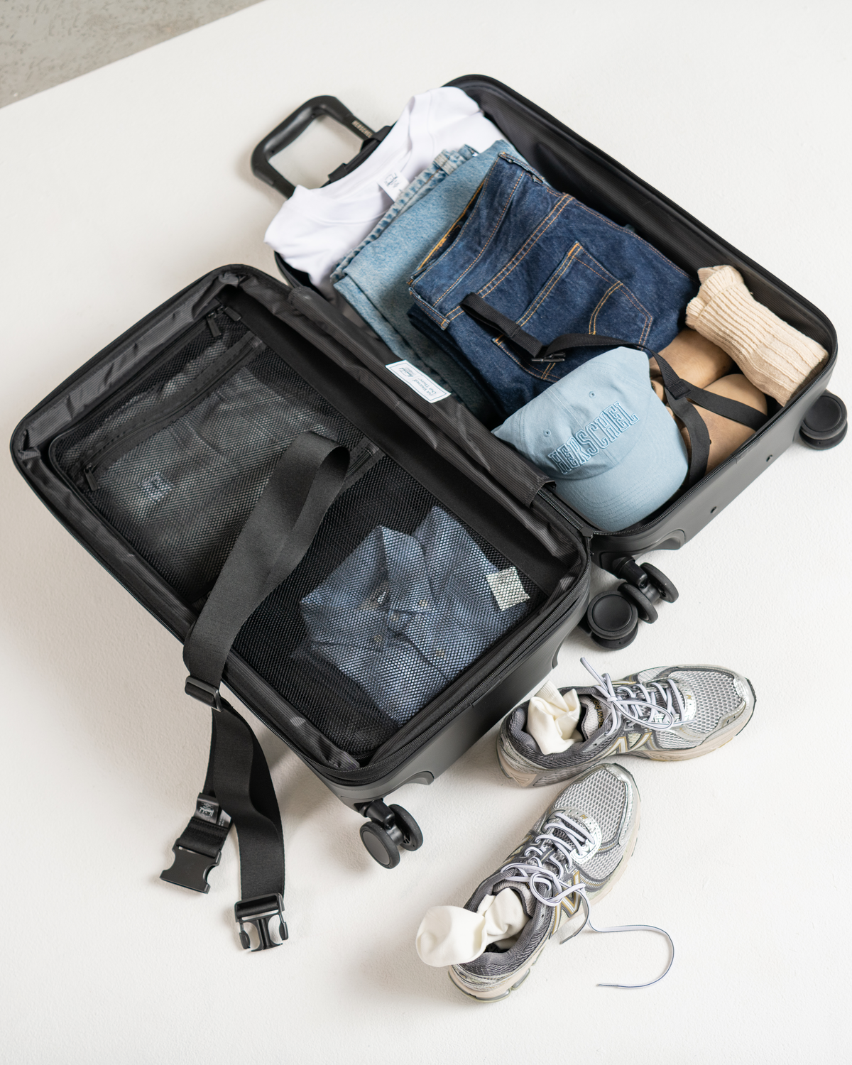 Herschel Heritage Hardshell Large Carry-On Luggage highlighting key features and functional details for travel.