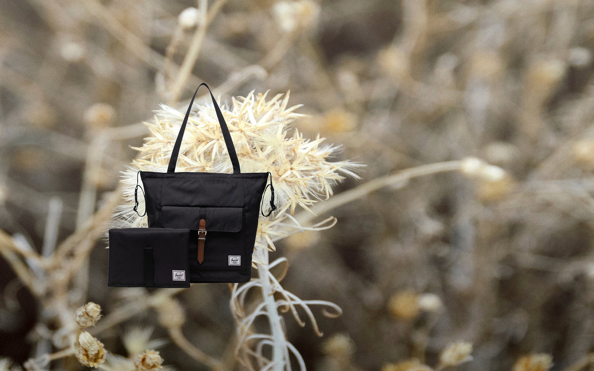 Front view of the Herschel Retreat Tote Diaper Bag in Black.