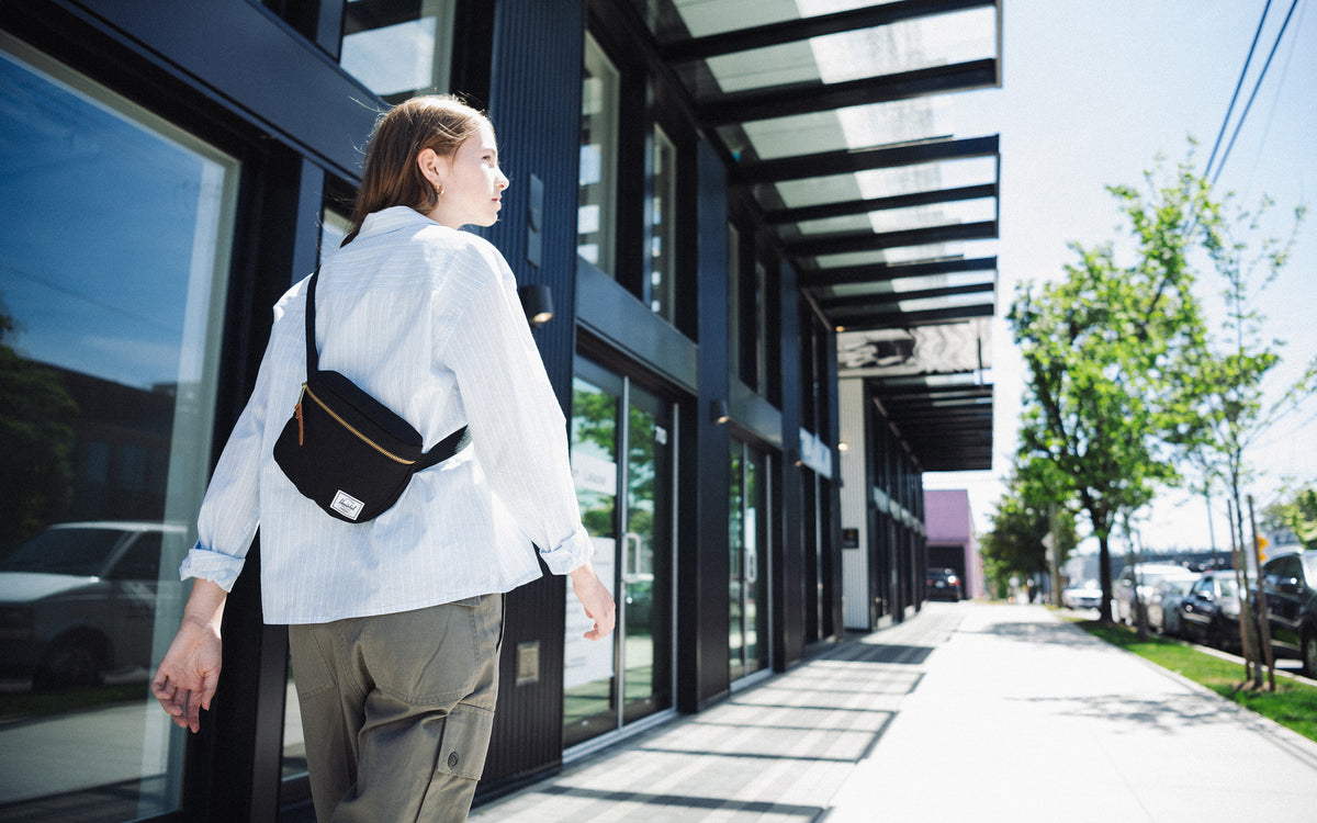 Herschel Supply Co. Settlement Hip Pack in solid black, featuring a clean, classic design as a versatile waist bag for everyday essentials.