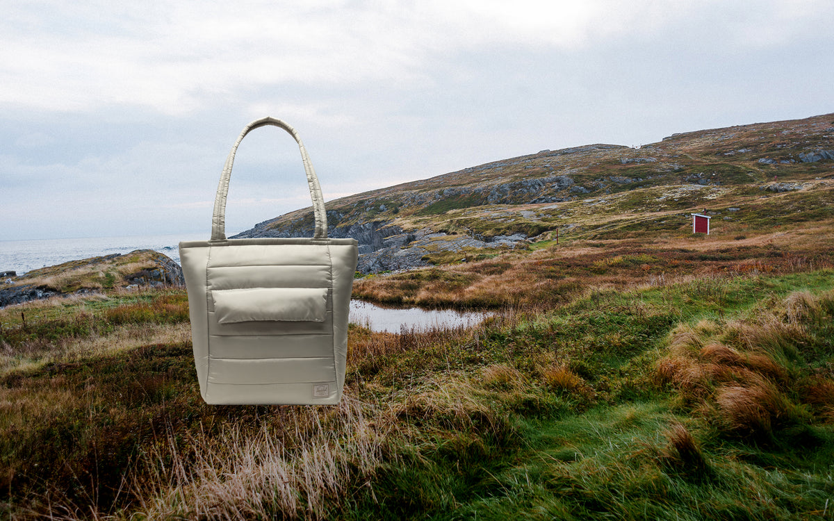 Herschel Retreat Tote in Abbey Stone [cite: 1]