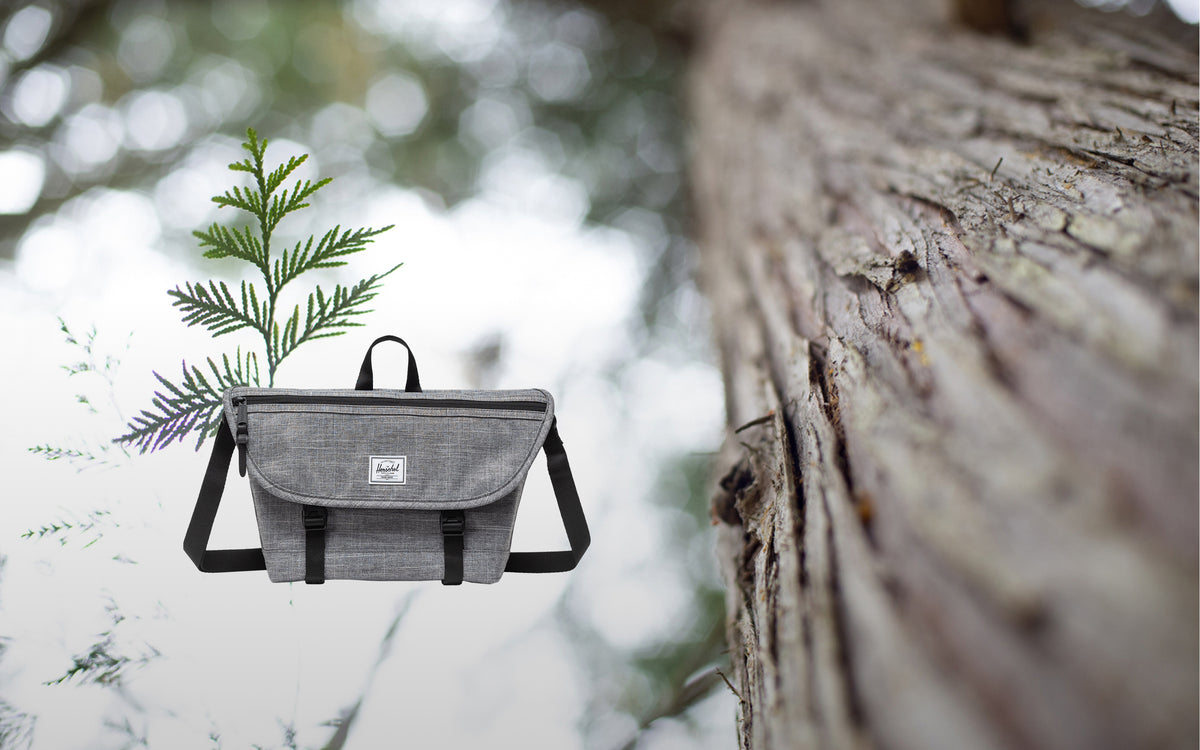 Herschel Supply Co. Cove Small Messenger bag in Raven Crosshatch.