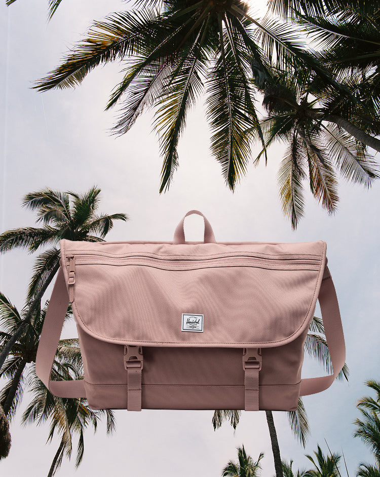 Herschel Supply Co. Cove Messenger bag in Ash Rose.